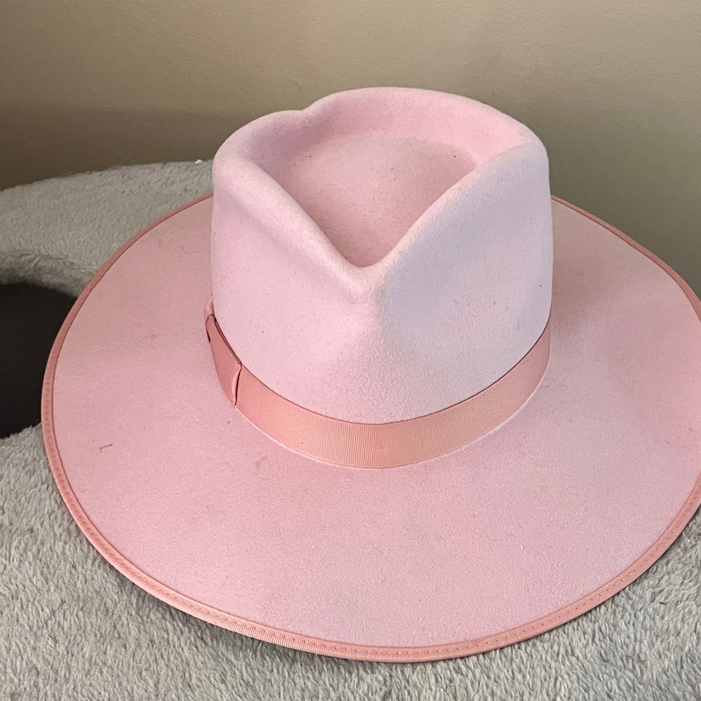 Lack of color pink wide brimmed hat size large